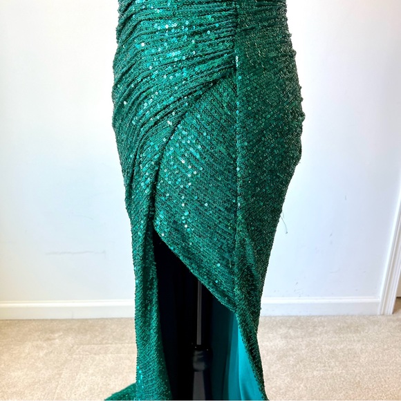JVN by JOVANI Green Sequin Double Strap High Cutaway Slit Prom Gown—SZ. 8 - Picture 9 of 17